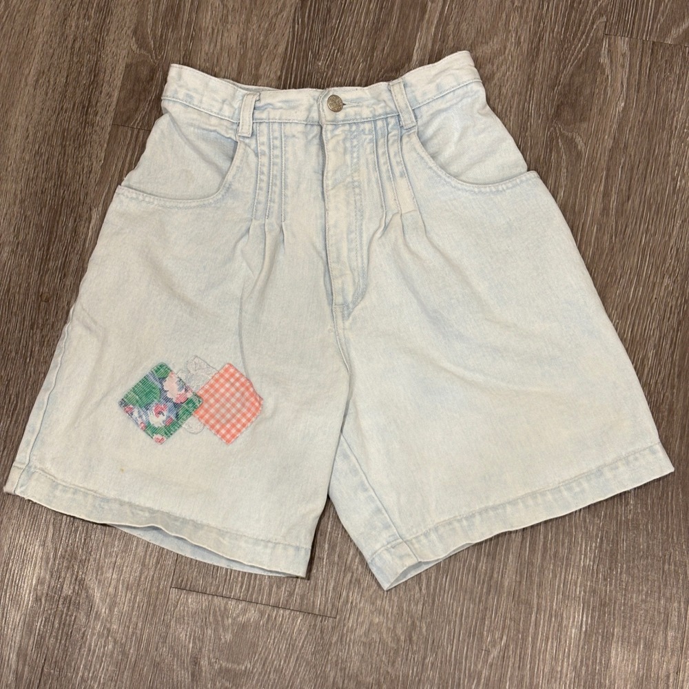 VTG 90s Nuovo High Waisted Patchwork Denim Mom Shorts Light Wash Blue Pleated XS